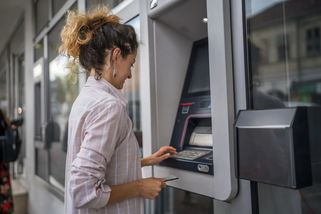České banky zavádějí poplatek i za výběr z vlastního bankomatu - Techsvět